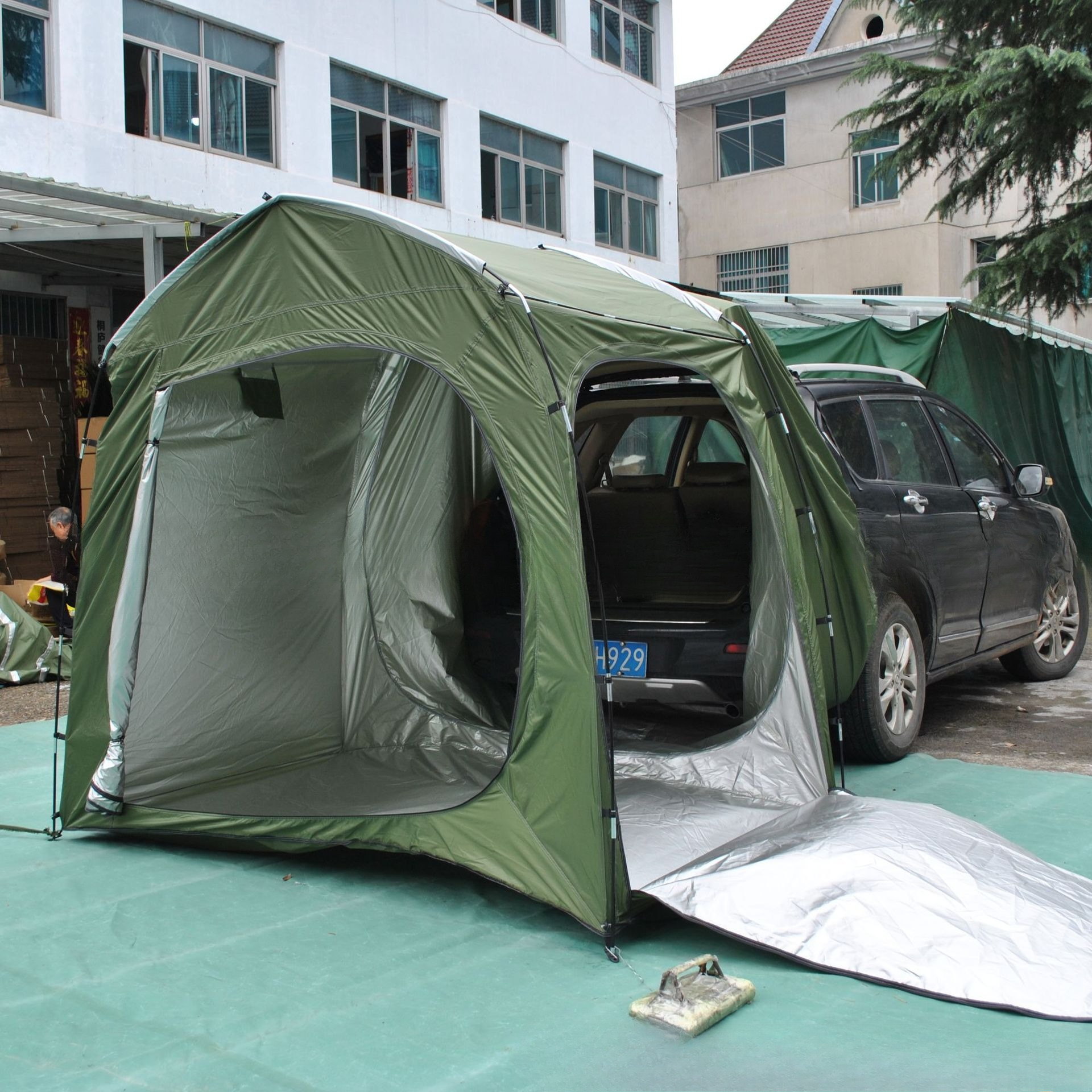 Easy to store full-model rear  – Emergency Mylar Tent Bewertung und Preis